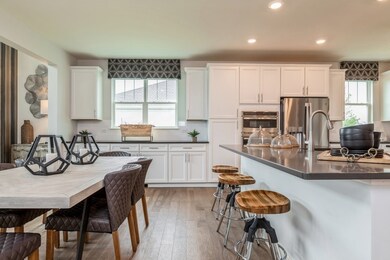 313 West Point Cir, Algonquin, IL 60102 - photo 6