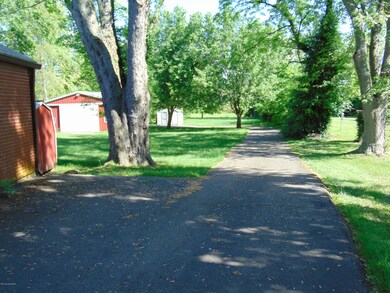 7901 E Manslick Rd, Louisville, KY 40228 - photo 4