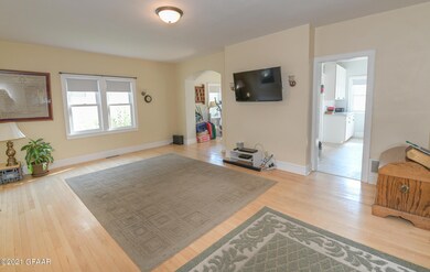 806 S 10th St, Grand Forks, ND 58201 - photo 4