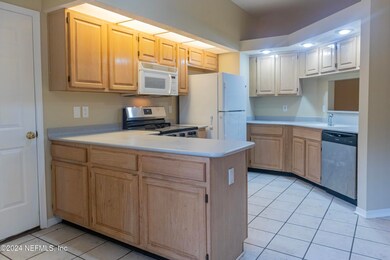 8066 Dickie Dr, Jacksonville, FL 32216 - photo 2