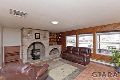 Wonderful large windows to enjoy the view and a pe