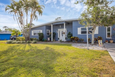 1320 Magellan Dr, Sarasota, FL 34243 - photo 2