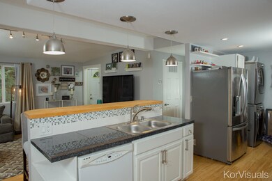 718 E 74th-8