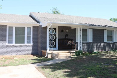 1203 1203 W Stewart, Duncan, OK 73533 - photo 2