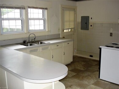 1018 Lee St, Asheboro, NC 27203 - photo 7