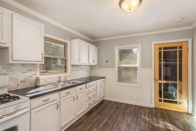 505 Park St-4