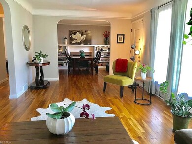 Nook as used by seller for dining