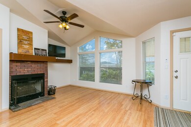 003_Living Room  (2)