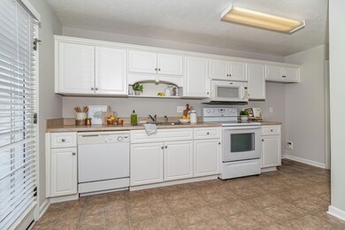 15-web-or-mls-1609 EMMA ST (c)-2256