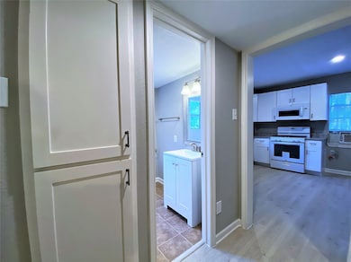 1702 Studewood St, Houston, TX 77009 - photo 3