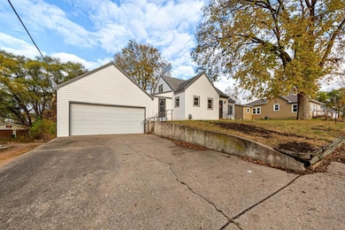 315 Oak St, Le Sueur, MN 56058 - photo 2