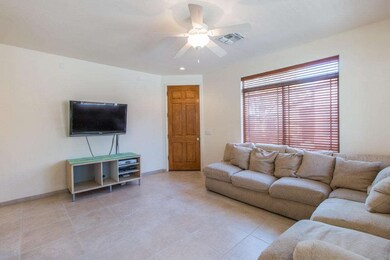 04) LIVING ROOM