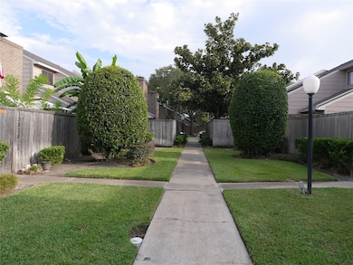 13840 Hollowgreen Dr unit 106, Houston, TX 77082 - photo 3