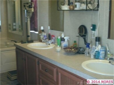 MASTER WITH TWO SINKS
