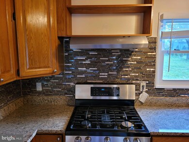 196 Cabbel Dr, Manassas Park, VA 20111 - photo 4