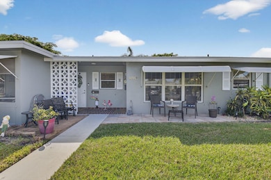 762 High Point Blvd N unit B, Delray Beach, FL 33445 - photo 2