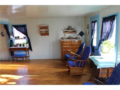 Living Room. Plenty of sunshine In this in law bun