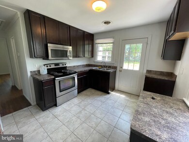 202 Locust Ave, Colonial Beach, VA 22443 - photo 5