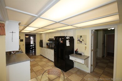Kitchen has cooktop, built-in oven and planning de