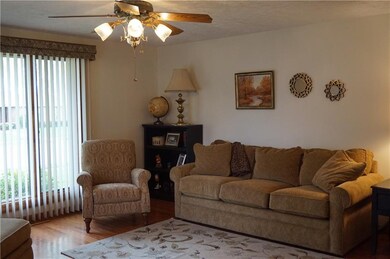 3270 Flintwood Dr, Columbus, IN 47203 - photo 5