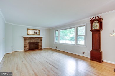 8101 Revatom Ct, Dunn Loring, VA 22027 - photo 6