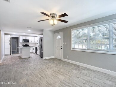 Living & Kitchen