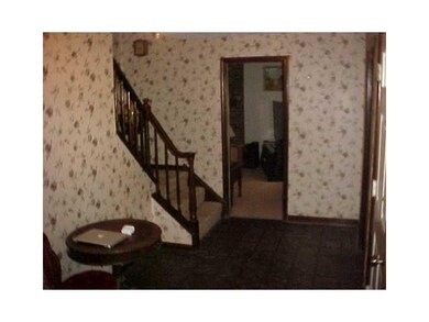 Entry/Foyer.