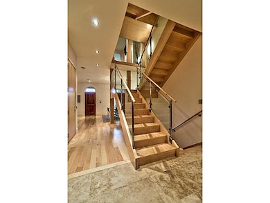 Entry/Foyer.
