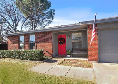 927 Bourland Dr, Fort Worth, TX 76108 - photo 3