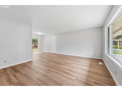 741 SE 36th Ave, Hillsboro, OR 97123 - photo 2