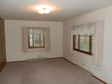 5404 S Baxter Ln, Janesville, WI 53546 - photo 4