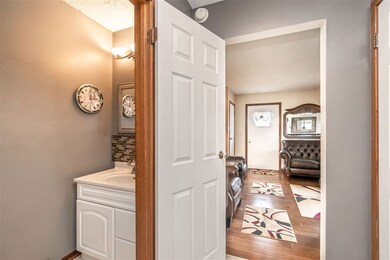 4144 Aspen Ct, Waterloo, IA 50701 - photo 7