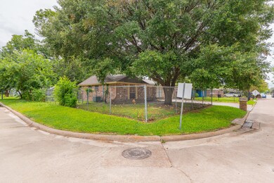 911 Francitas Dr, Houston, TX 77038 - photo 3