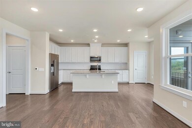 13367 Launders St, Herndon, VA 20171 - photo 7