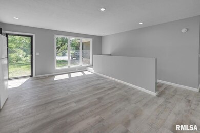 5301 N Koerner Rd, Peoria, IL 61615 - photo 7