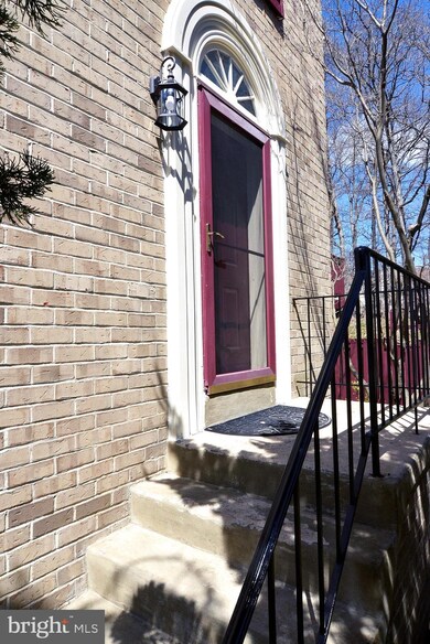 14512 Cambridge Cir, Laurel, MD 20707 - photo 4