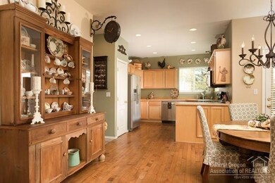 2655 SW Salmon Ave, Redmond, OR 97756 - photo 7