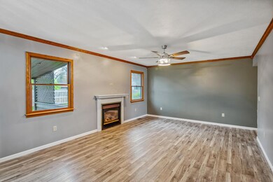 16-web-or-mls-1325 S Sandusky Ave-115