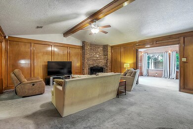 Great Space For Family Gatherings & Entertaining