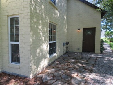 28 E Castle Harbour Dr, Friendswood, TX 77546 - photo 2