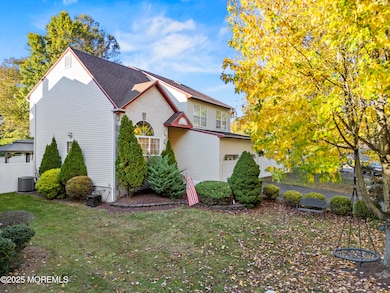 43 Pemberton Dr, Matawan, NJ 07747 - photo 2