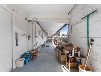 300 Ridings Ave, Molalla, OR 97038 - photo 2