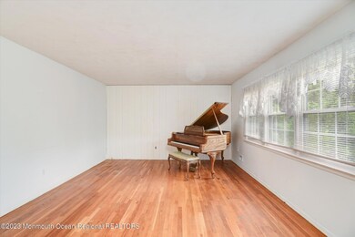 06-Living Room