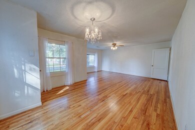 312 Melbourne St, Houston, TX 77022 - photo 6