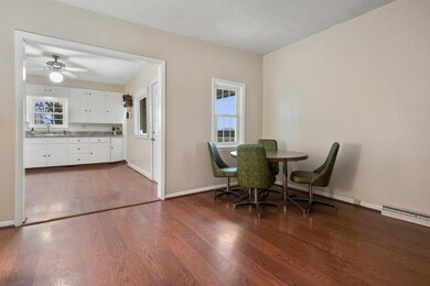 06_725SM140_92_KitchenDiningRoom_LowRes