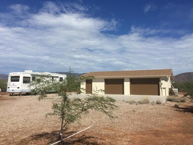 Finished Garage & 5th wheel