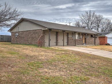 1141 N Fern Ave, Broken Arrow, OK 74012 - photo 2