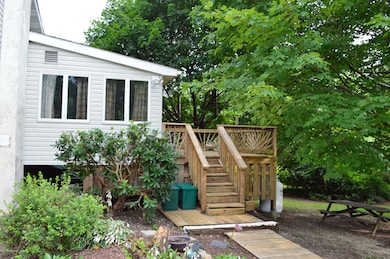 4 Season room and deck