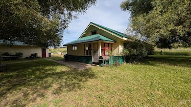 View of front of home featuring a front yard