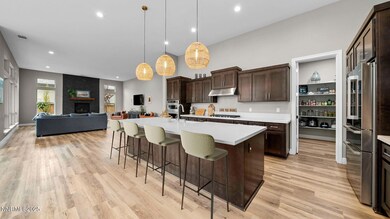 60-DSC05041 copy-Edit (2)